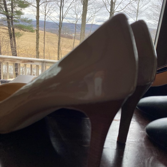 Cole Haan patent leather pumps. Very light wear. Size 10b. - Picture 6 of 6